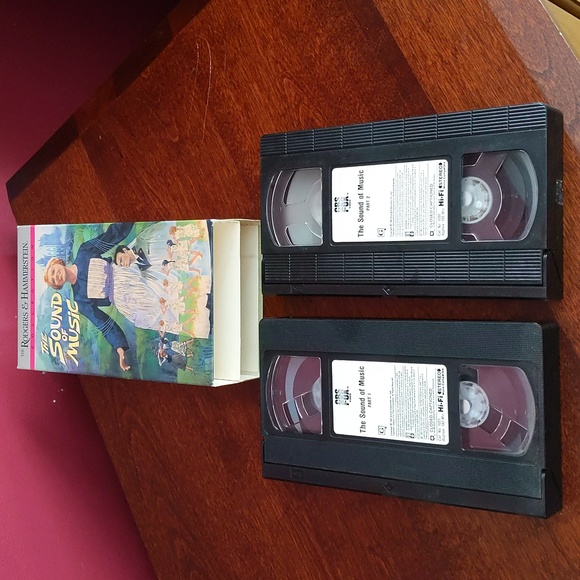 VHS Classic Musicals Bundle - Picture 2 of 7